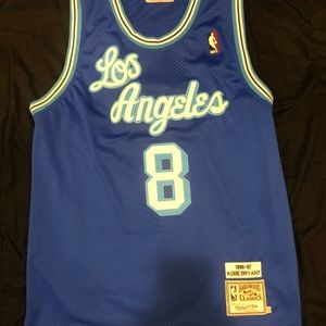 Kobe Bryant Lakers M&N jersey Sz. 36 (Small)